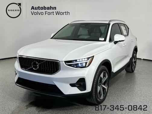 2025 Volvo XC40 B5 Plus Bright Theme