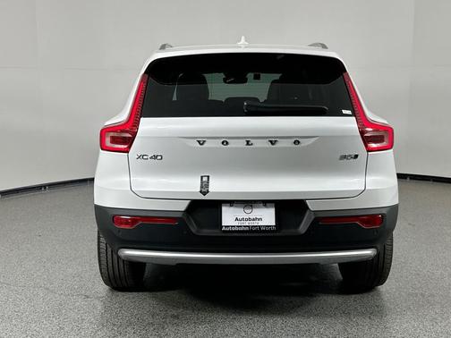 2025 Volvo XC40 B5 Plus Bright Theme