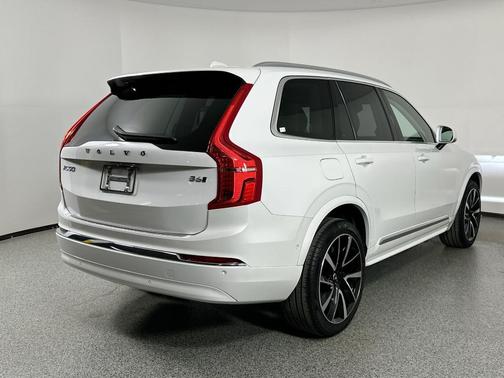 2024 Volvo XC90 B6 Plus Bright Theme 7-Seater
