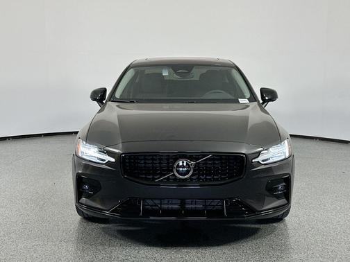 2025 Volvo S60 B5 Plus