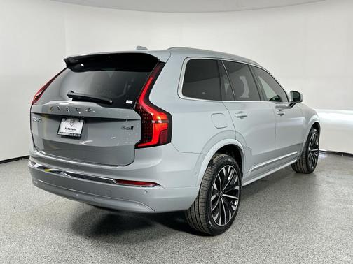 2025 Volvo XC90 B6 Plus 7-Seater