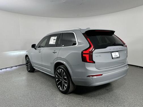 2025 Volvo XC90 B6 Plus 7-Seater