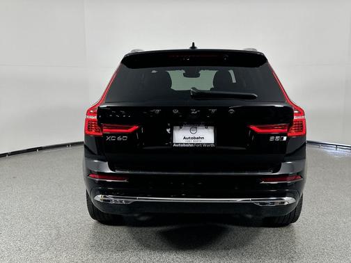 2023 Volvo XC60 B5 Ultimate Bright Theme