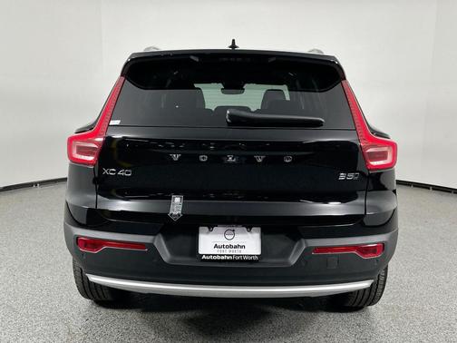 2025 Volvo XC40 B5 Plus Bright Theme