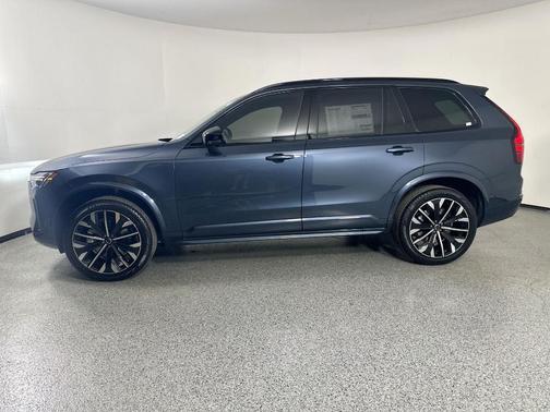 2026 Volvo XC90 B6 Ultra Dark Theme 7-Seater