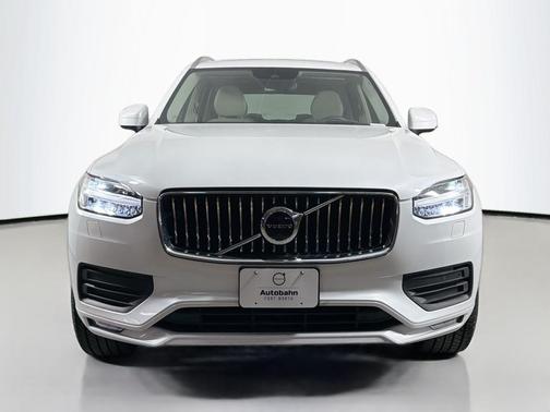 Crystal White Metallic 2021 Volvo XC90 T6 Momentum 6 Passenger