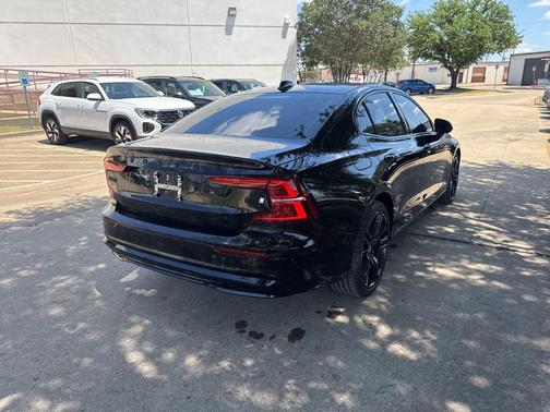 Onyx Black Metallic 2023 Volvo S60 B5 Ultimate Black Edition