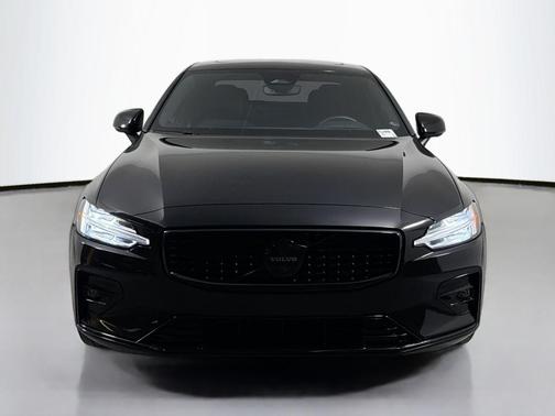 Onyx Black Metallic 2023 Volvo S60 B5 Ultimate Black Edition