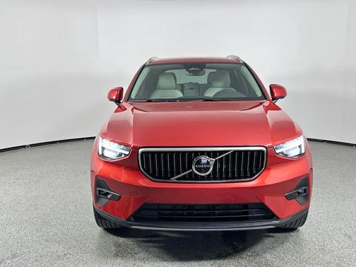 2023 Volvo XC40 B5 Ultimate Bright Theme