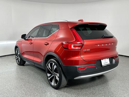 2023 Volvo XC40 B5 Ultimate Bright Theme