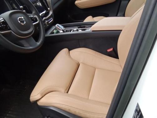 2022 Volvo XC60 B5 Inscription