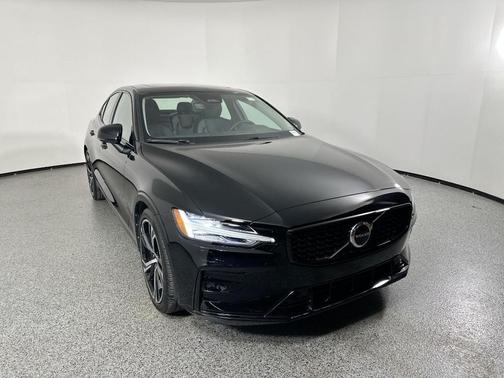 2023 Volvo S60 B5 Core Dark Theme