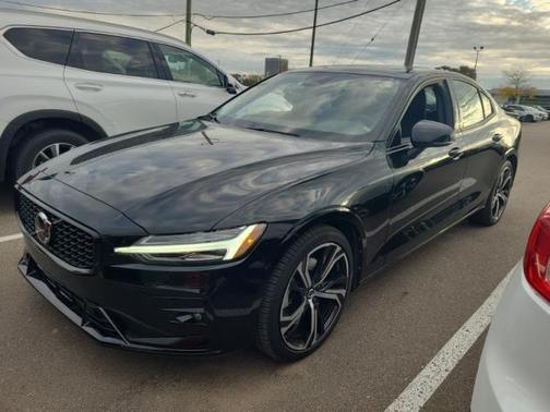 2023 Volvo S60 B5 Core Dark Theme