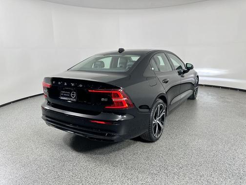 2023 Volvo S60 B5 Core Dark Theme