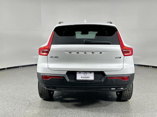 2023 Volvo XC40 B5 Ultimate Dark Theme