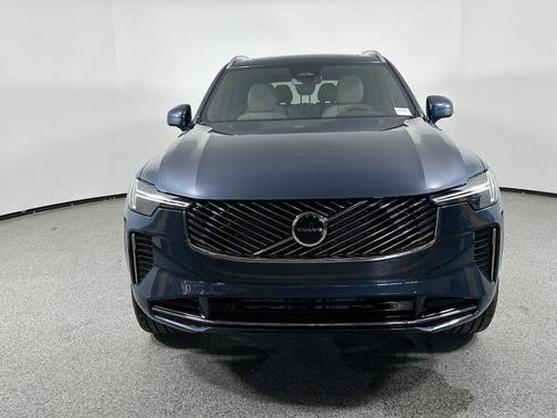 2025 Volvo XC90 B5 Core