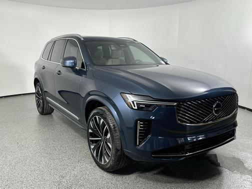 2025 Volvo XC90 B5 Core
