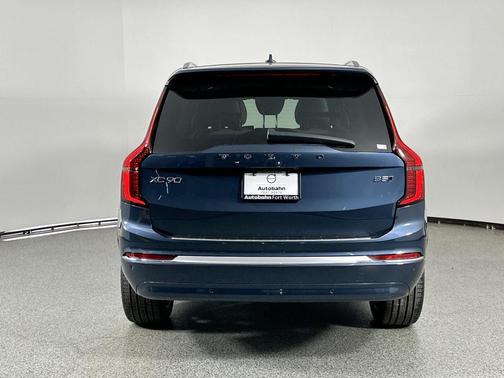 2025 Volvo XC90 B5 Core