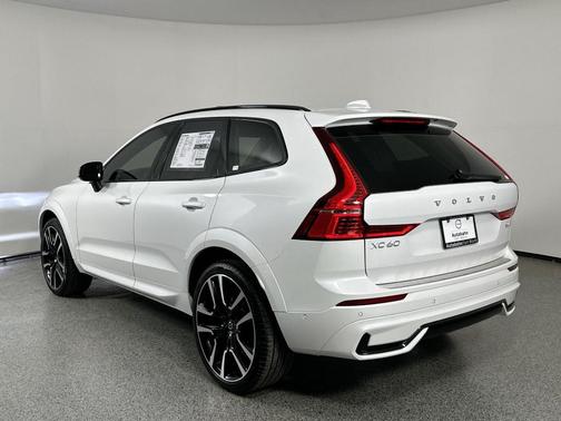 2025 Volvo XC60 B5 Ultra