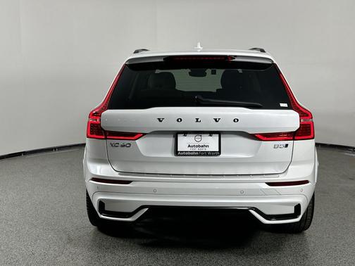 2025 Volvo XC60 B5 Ultra