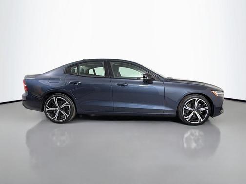 2024 Volvo S60 B5 Plus Dark Theme