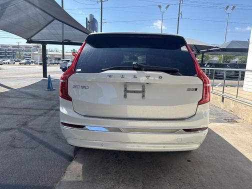 Crystal White 2024 Volvo XC90 B5 Plus Bright Theme