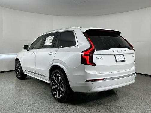 2025 Volvo XC90 B6 Core