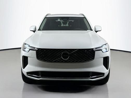2025 Volvo XC90 B6 Core