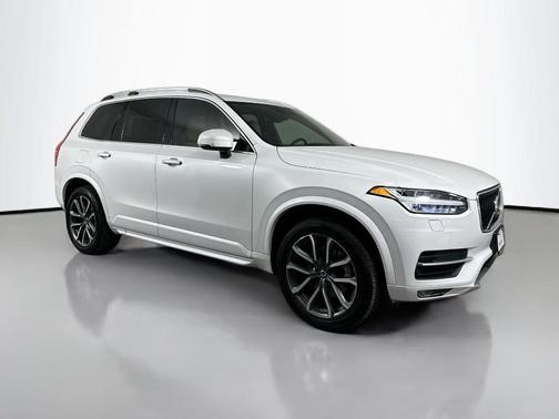 2017 Volvo XC90 T6 Momentum