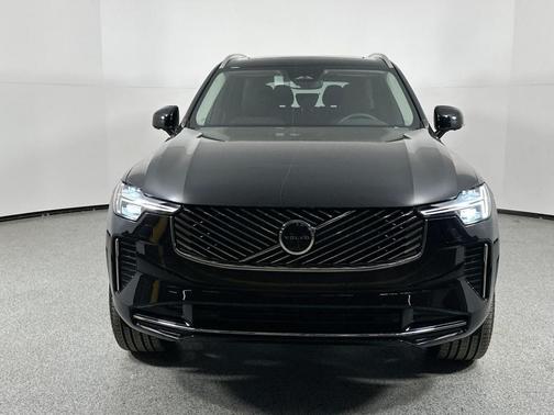 2025 Volvo XC90 B5 Plus 7-Seater