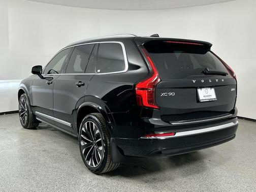 2025 Volvo XC90 B5 Plus 7-Seater