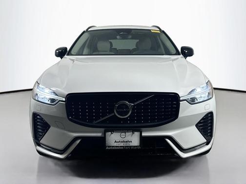 2023 Volvo XC60 B5 Plus Dark Theme