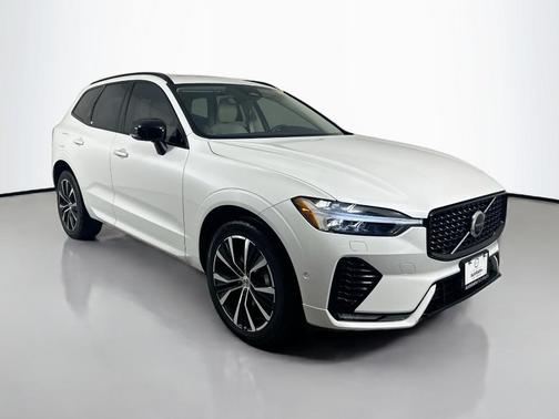 2023 Volvo XC60 B5 Plus Dark Theme
