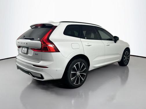 2023 Volvo XC60 B5 Plus Dark Theme