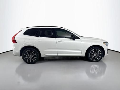 2023 Volvo XC60 B5 Plus Dark Theme