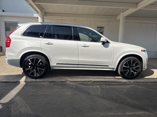 2023 Volvo XC90 B6 Plus 7-Seater