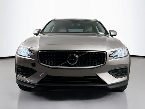 2023 Volvo V60 Cross Country B5 Plus