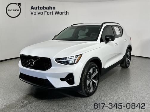 2025 Volvo XC40 B5 Plus Dark Theme