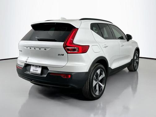 2025 Volvo XC40 B5 Plus Dark Theme