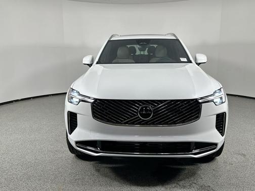2025 Volvo XC90 Plug-In Hybrid T8 Core 7-Seater