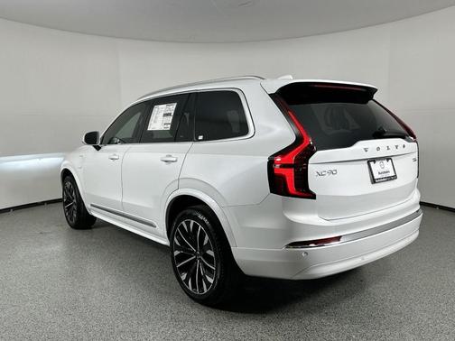 2025 Volvo XC90 Plug-In Hybrid T8 Core 7-Seater
