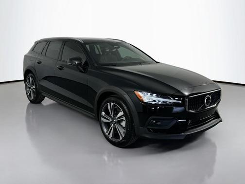 2026 Volvo V60 Cross Country B5 Plus