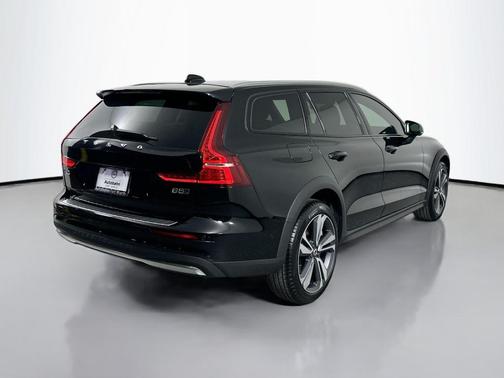 2026 Volvo V60 Cross Country B5 Plus