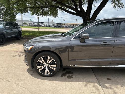 2023 Volvo XC60 B5 Plus Bright Theme