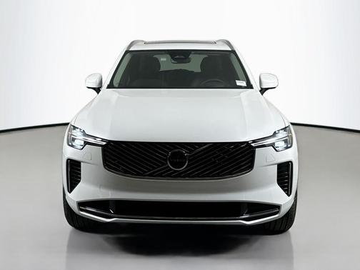 Crystal White Metallic 2025 Volvo XC90 Plug-In Hybrid T8 Ultra 7-Seater