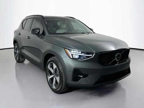 2026 Volvo XC40 B5 Plus