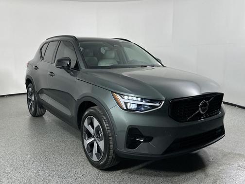 2026 Volvo XC40 B5 Plus