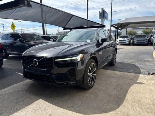 Onyx Black Metallic 2023 Volvo XC60 B5 Plus Dark Theme