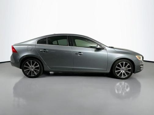 2017 Volvo S60 T5 Inscription Platinum