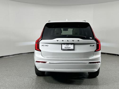 2025 Volvo XC90 B6 Ultra